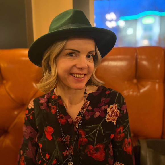 Meet your Posher, Bobbi - Picture 1 of 1